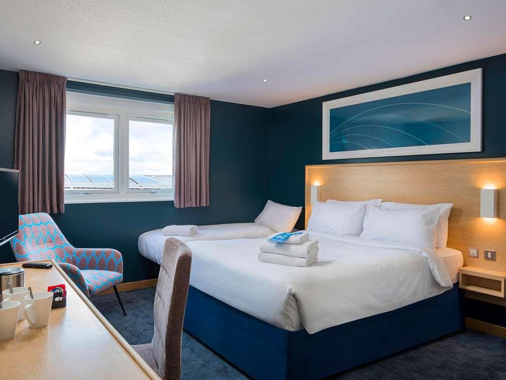 Travelodge Bath Central Quarto foto