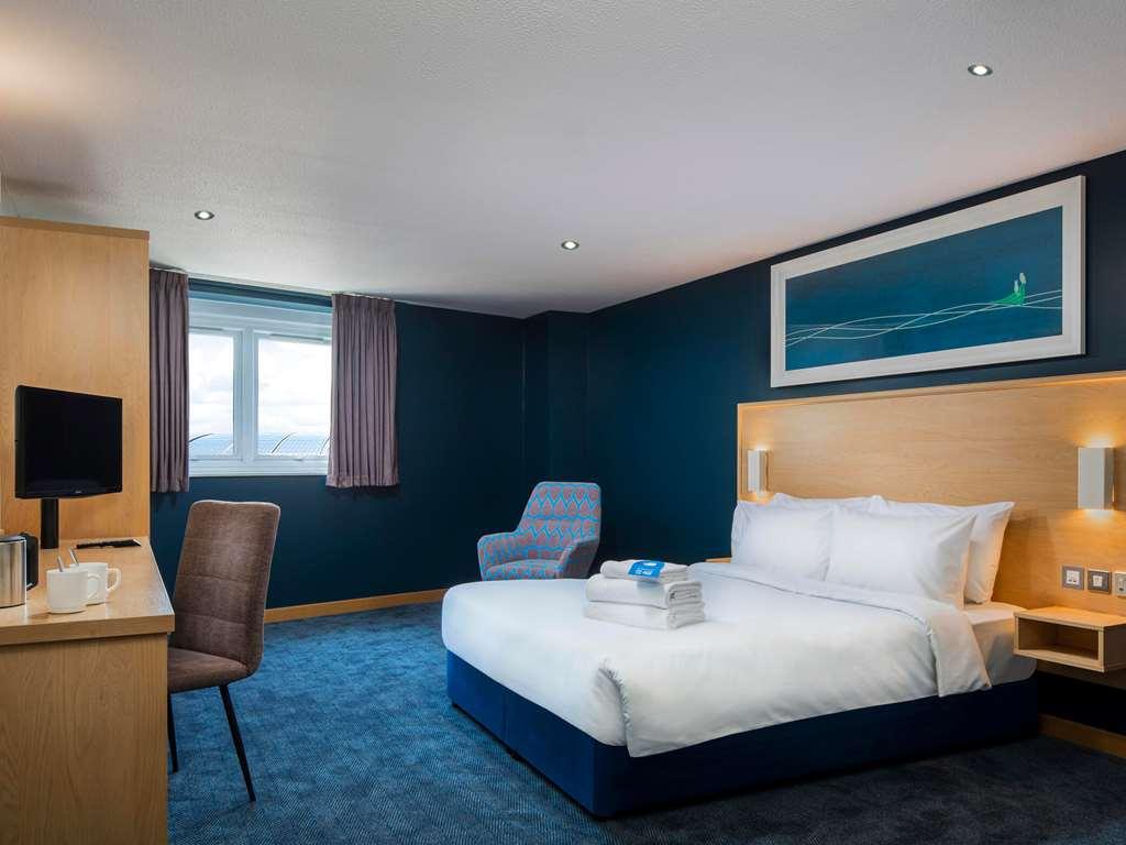Travelodge Bath Central Quarto foto