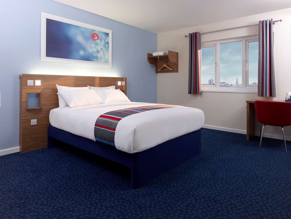 Travelodge Bath Central Quarto foto