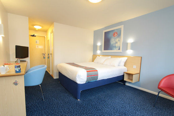 Travelodge Bath Central Quarto foto