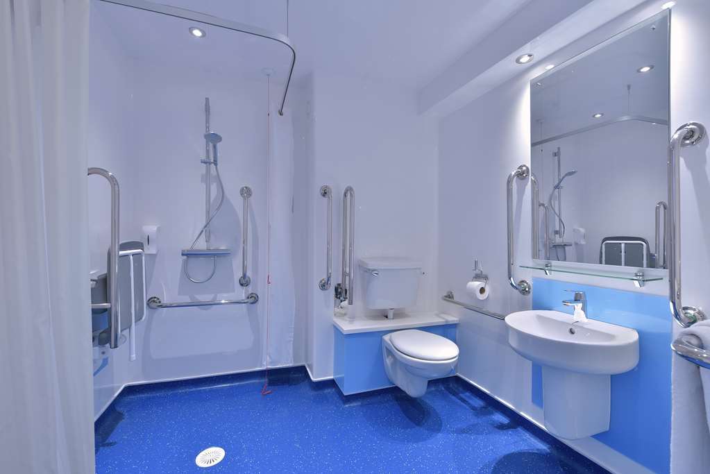 Travelodge Bath Central Quarto foto