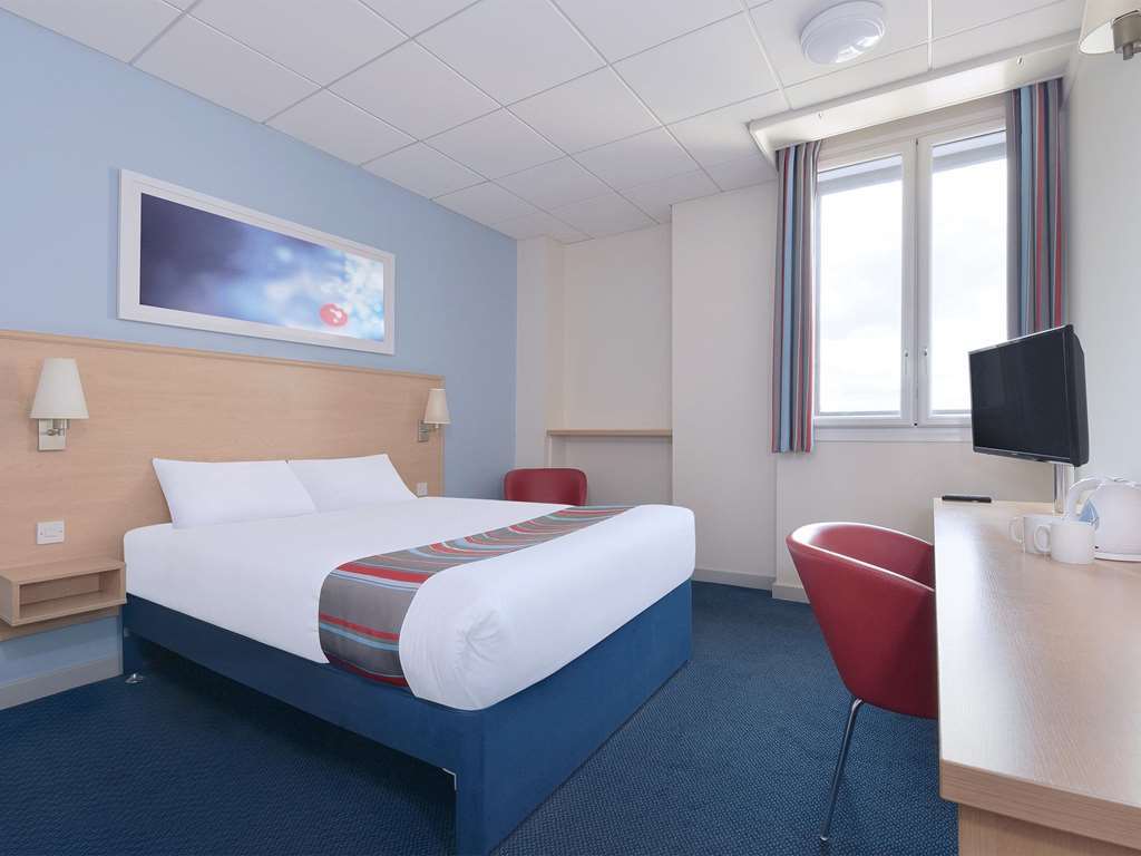Travelodge Bath Central Quarto foto
