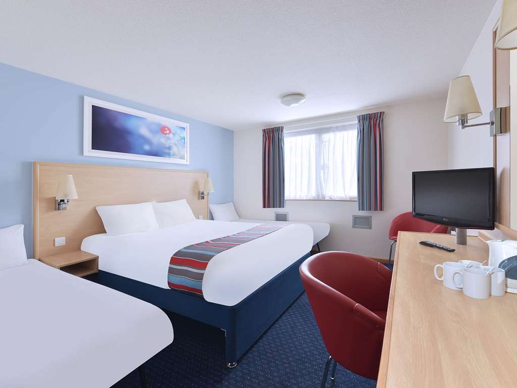 Travelodge Bath Central Quarto foto