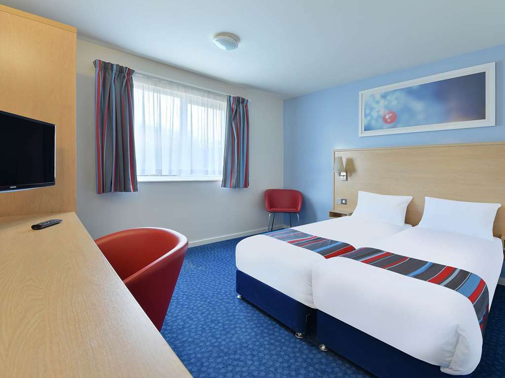 Travelodge Bath Central Quarto foto